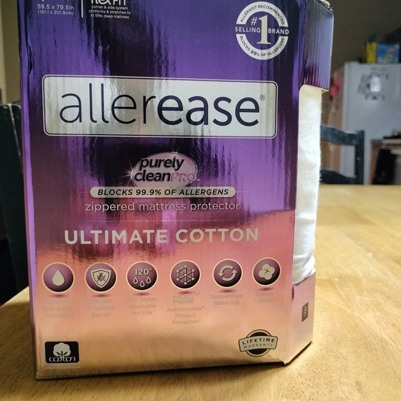 Mattress Protector Zippered - Picture 3 of 6